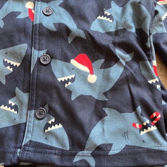 New 2t carters shark holiday pjs - Picture 3 of 4